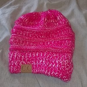 Pony tail winter hat